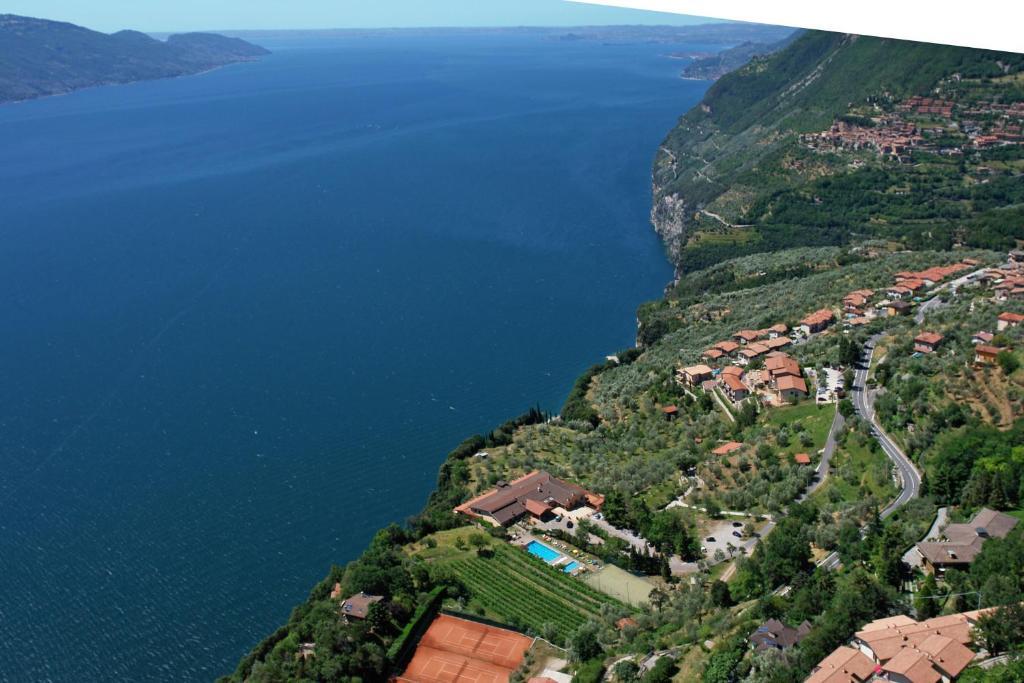 Park Hotel Zanzanu Tignale Exterior foto